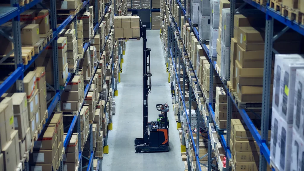 Outsourcing internal logistics 